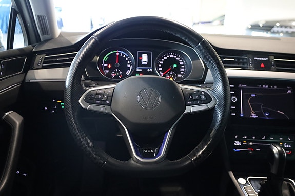 Volkswagen Passat 17 of 30