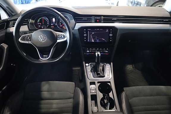 Volkswagen Passat 16 of 30