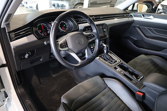 Volkswagen Passat 12 of 30
