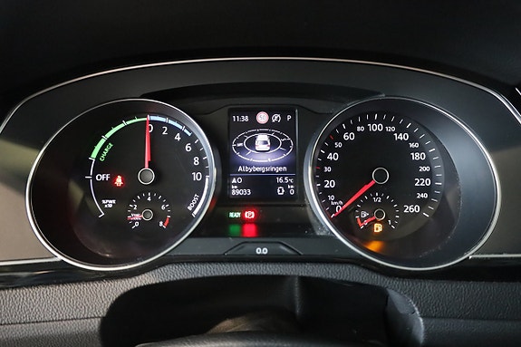 Volkswagen Passat 27 of 30