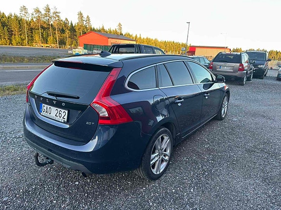 Volvo V60 3 of 5