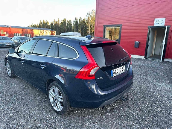 Volvo V60 4 of 5
