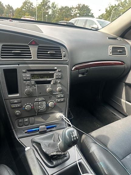 Volvo V70 2 of 5