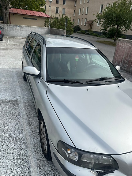 Volvo V70 4 of 5