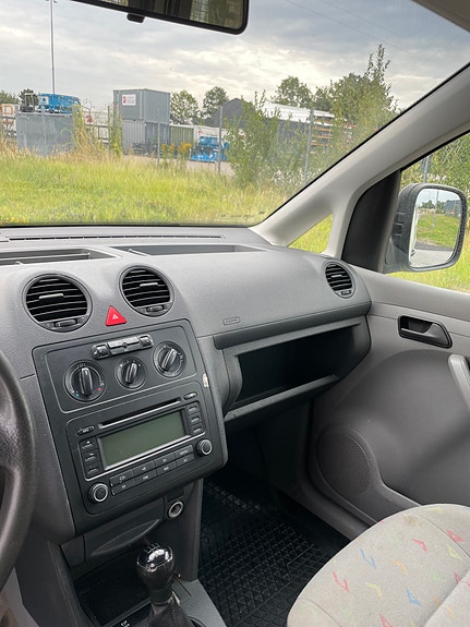 Volkswagen Caddy Maxi 6 of 8