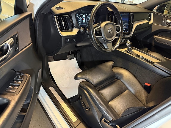 Volvo XC60 8 of 15
