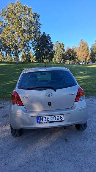 Toyota Yaris 2 of 5