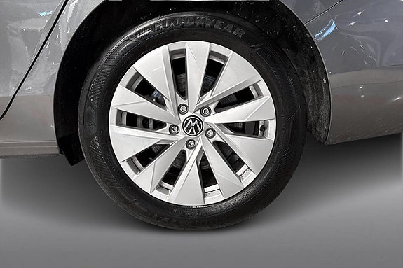 Volkswagen Passat 11 of 21