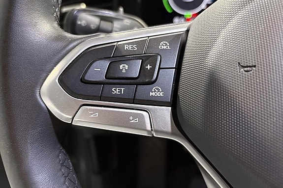 Volkswagen Passat 14 of 21