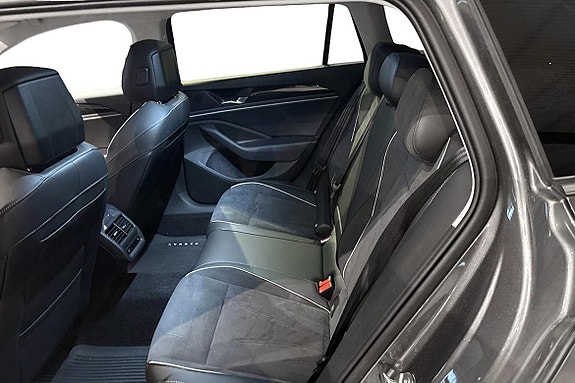 Volkswagen Passat 8 of 21