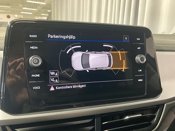 Volkswagen T-Roc 11 of 15