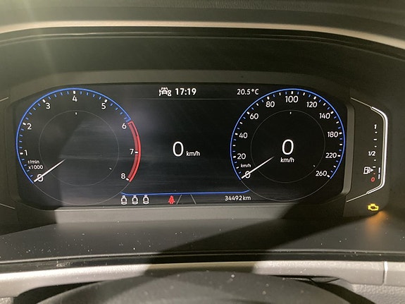 Volkswagen T-Roc 8 of 15