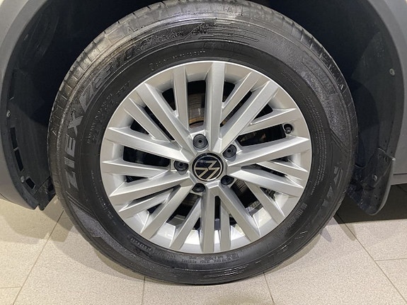 Volkswagen T-Roc 3 of 15