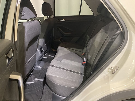 Volkswagen T-Roc 6 of 15