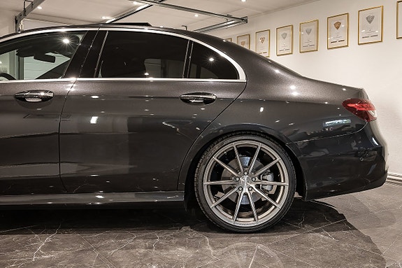 Mercedes-Benz E300 de 3 of 18