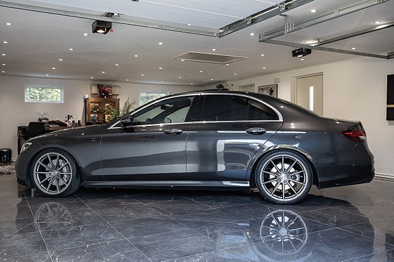 Mercedes-Benz E300 de 5 of 18