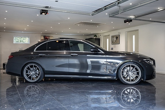 Mercedes-Benz E300 de 2 of 18