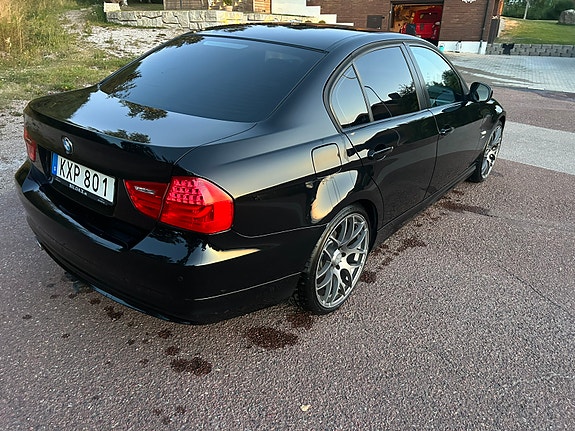 BMW 320d 2 of 5