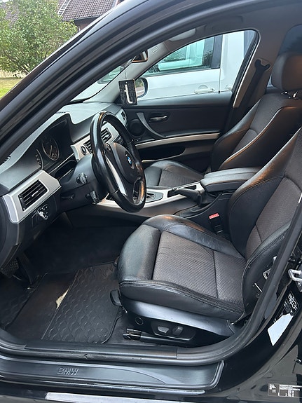 BMW 320d 4 of 5
