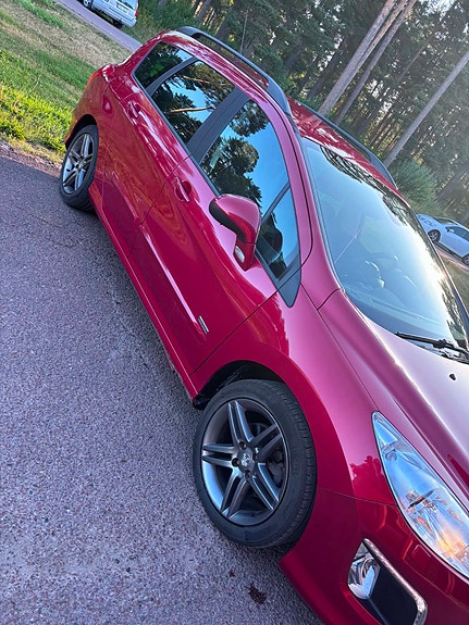 Peugeot 308 SW 3 of 4