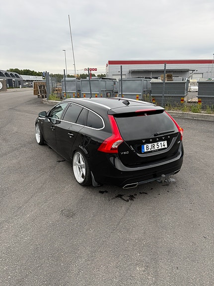 Volvo V60 4 of 9