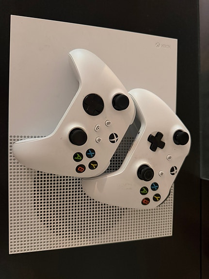 Xbox One S image 2