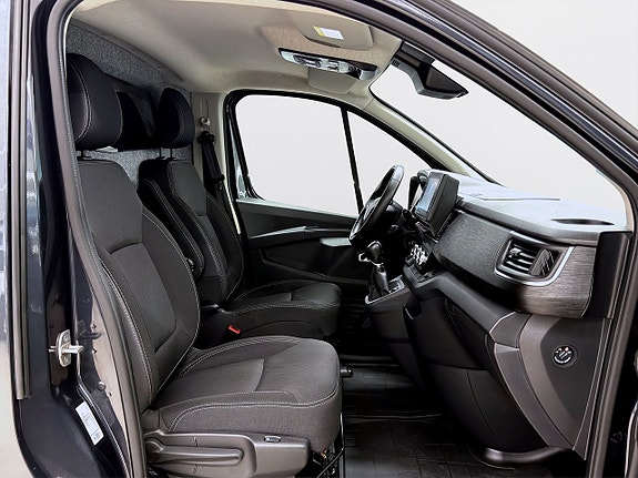Renault Trafic 10 of 15