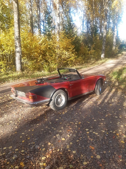 Triumph TR6 2 of 5