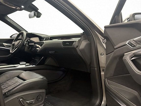 Audi e-tron S 30 of 30