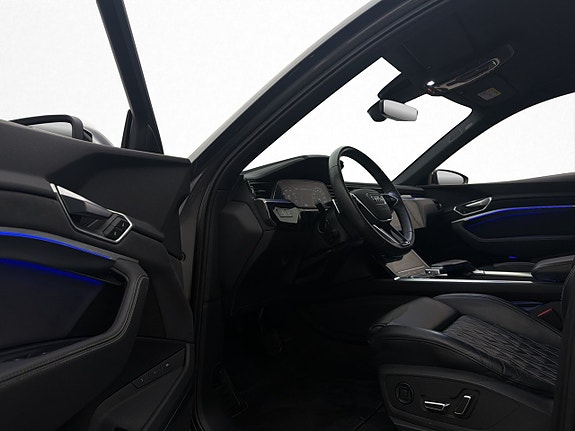 Audi e-tron S 12 of 30