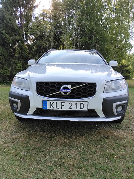 Volvo XC70 2 of 15