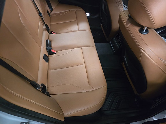 BMW 320d 11 of 17
