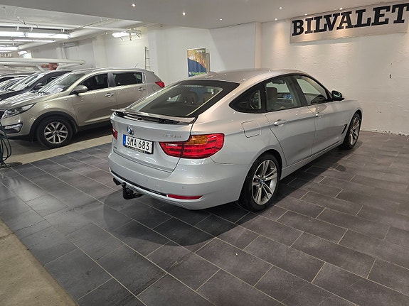 BMW 320d 4 of 17