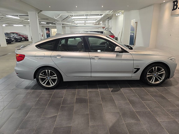 BMW 320d 8 of 17