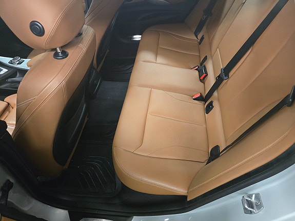 BMW 320d 12 of 17