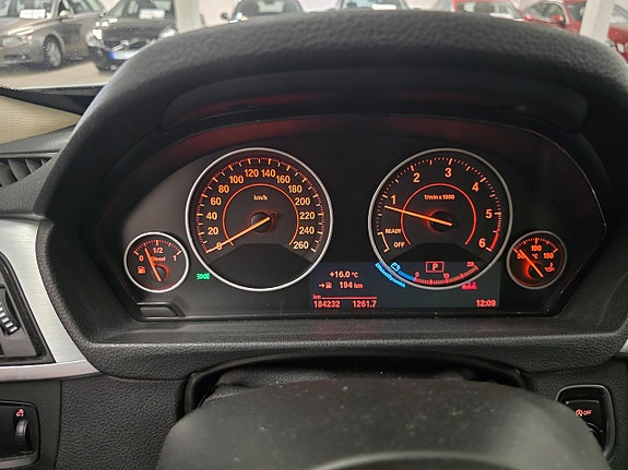 BMW 320d 14 of 17