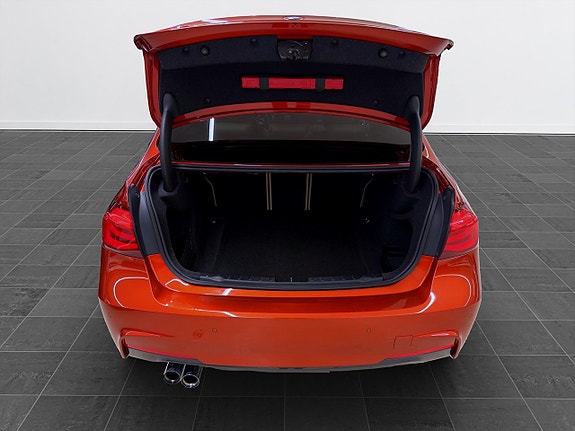 BMW 330i 7 of 17