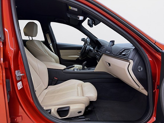 BMW 330i 10 of 17