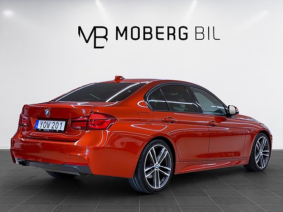BMW 330i 5 of 17