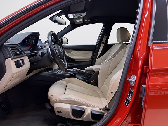 BMW 330i 12 of 17