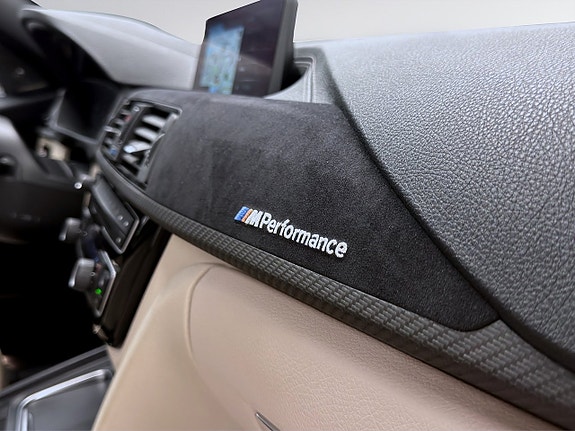 BMW 330i 11 of 17
