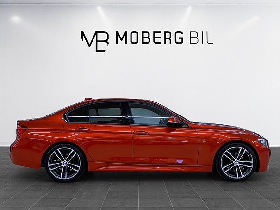 BMW 330i 4 of 17