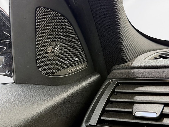 BMW 330i 13 of 17
