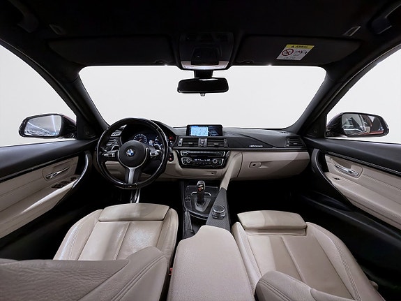 BMW 330i 9 of 17