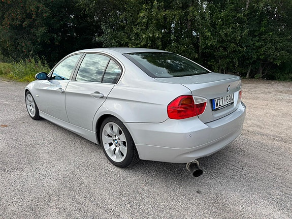 BMW 325i 2 of 3