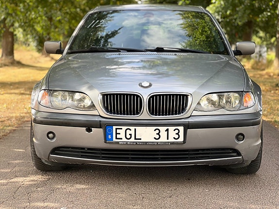 BMW 325i 2 of 18