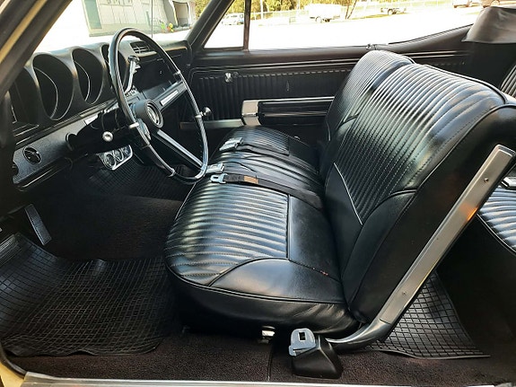 Oldsmobile Cutlass 16 of 27