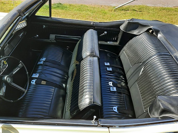 Oldsmobile Cutlass 19 of 27