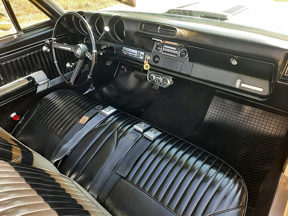 Oldsmobile Cutlass 14 of 27