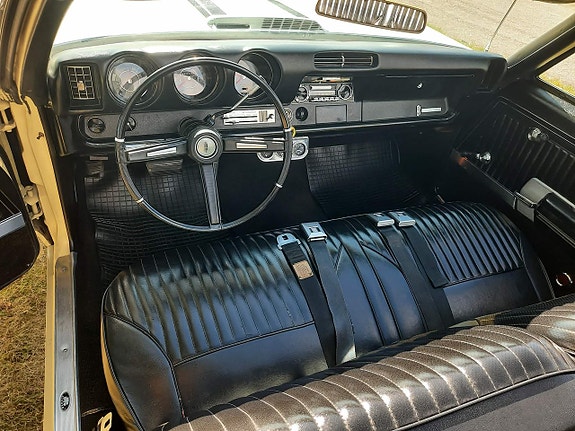 Oldsmobile Cutlass 12 of 27